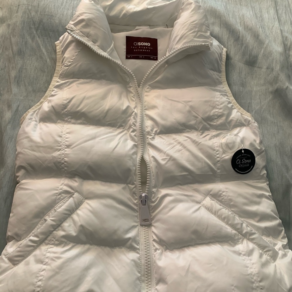 Woman’s White CISono Vest